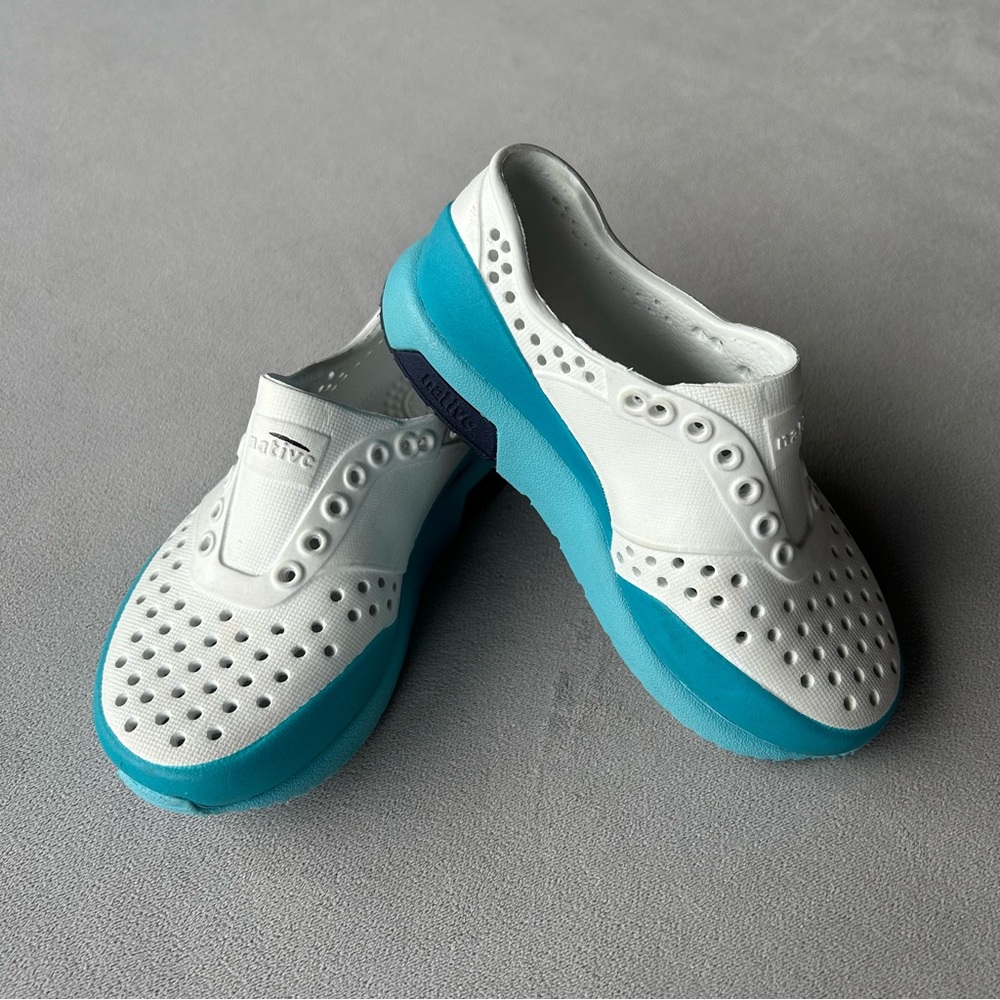 Native ~ Lennox ~ Blue White ~ Kids Size 9
